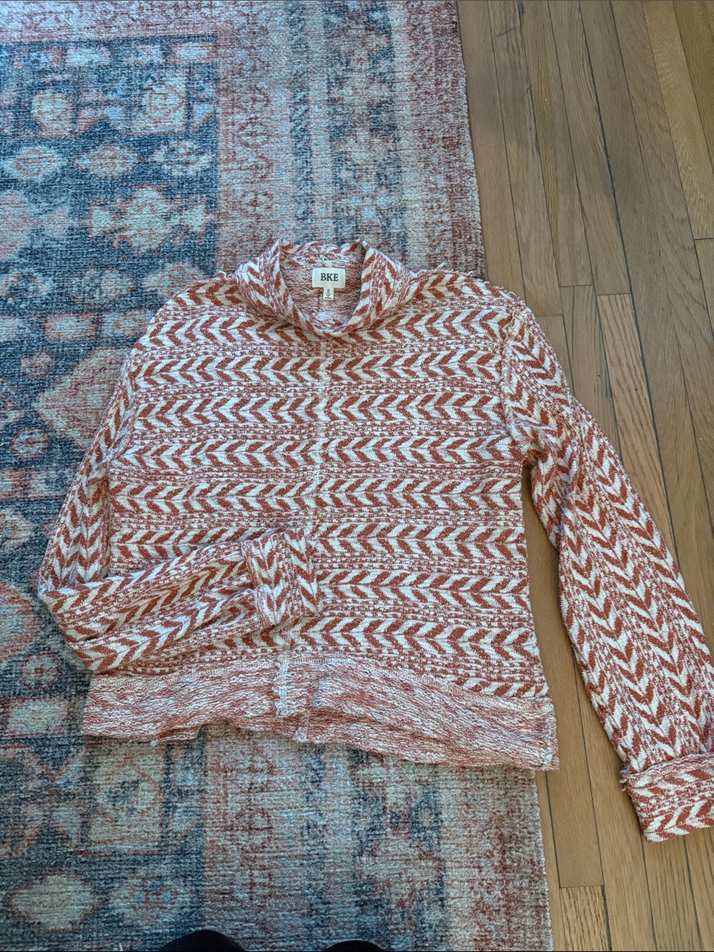 BKE  pullover size small